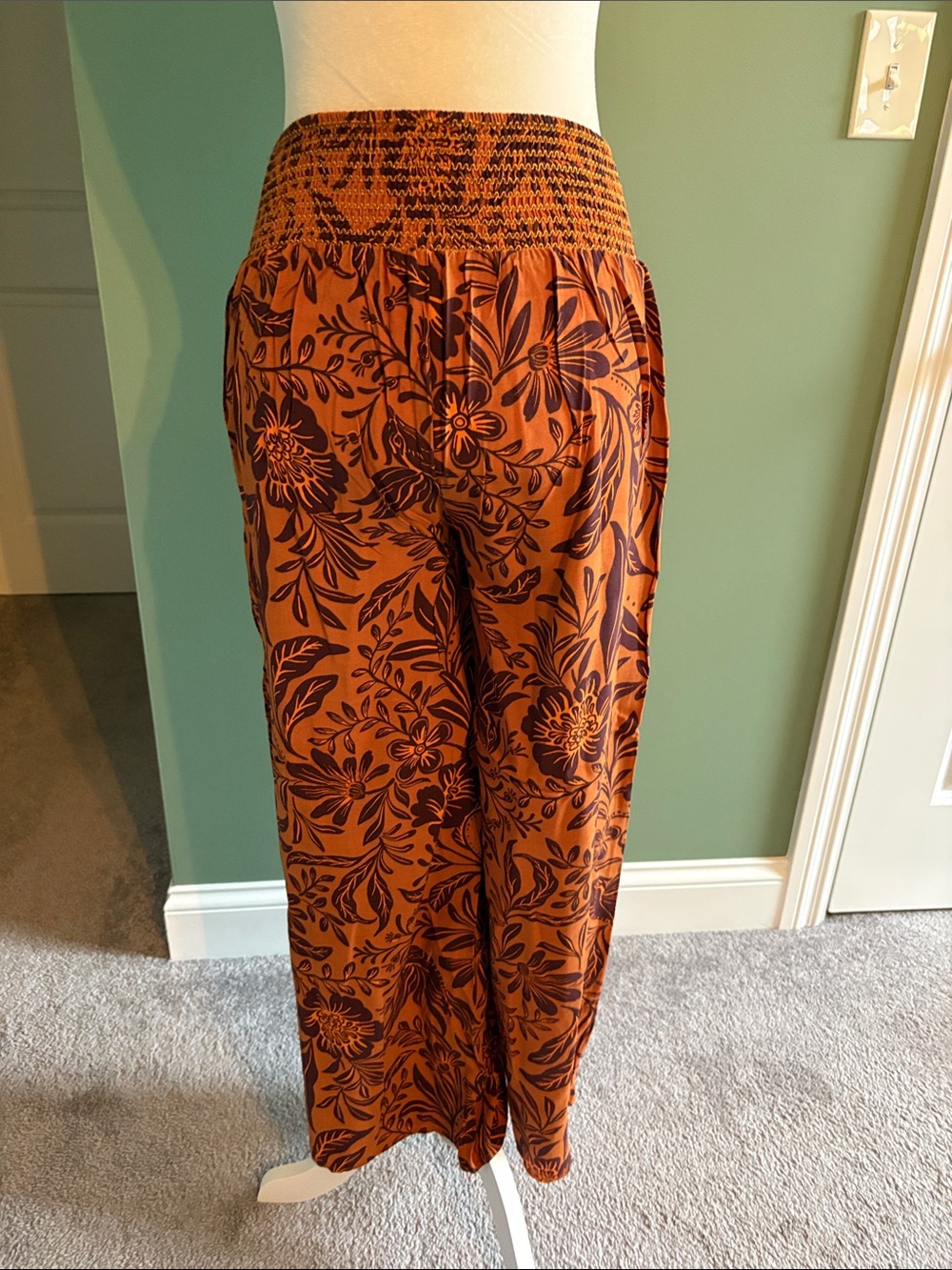 Women’s Rust Floral Wide-Leg Pants - Picture 3 of 6